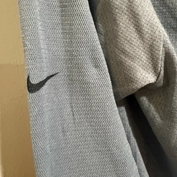 Nike Women's Light Gray Long Sleeve Top - Picture 4 of 4